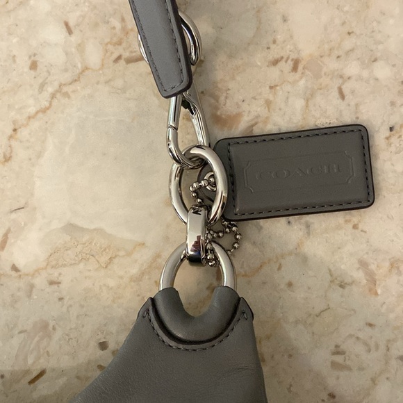 Beautiful Gray Coach Soft Leather Purse - Picture 5 of 8